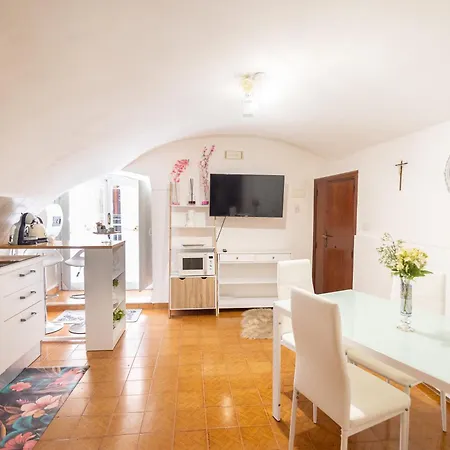 Suite16 & Oda ve Kahvaltı 4*